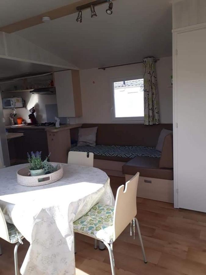 Luxueuze Stacaravan In Bredene Met Eigen Terras En Tuintje エクステリア 写真