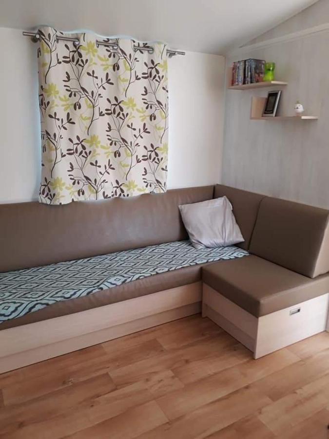 Luxueuze Stacaravan In Bredene Met Eigen Terras En Tuintje エクステリア 写真