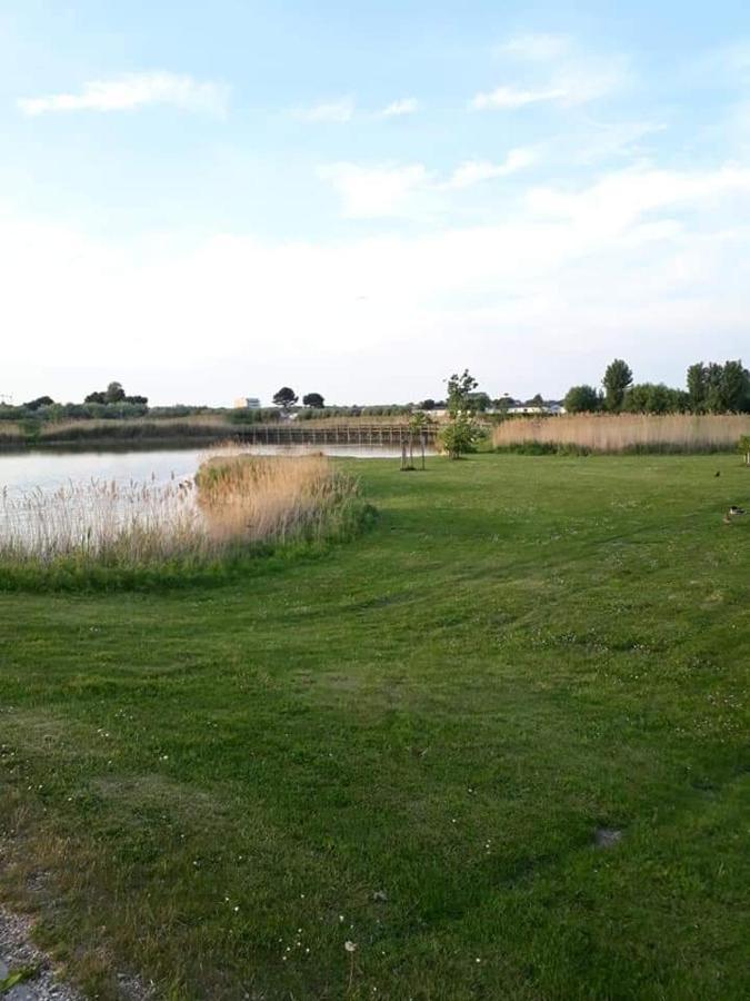 Luxueuze Stacaravan In Bredene Met Eigen Terras En Tuintje エクステリア 写真