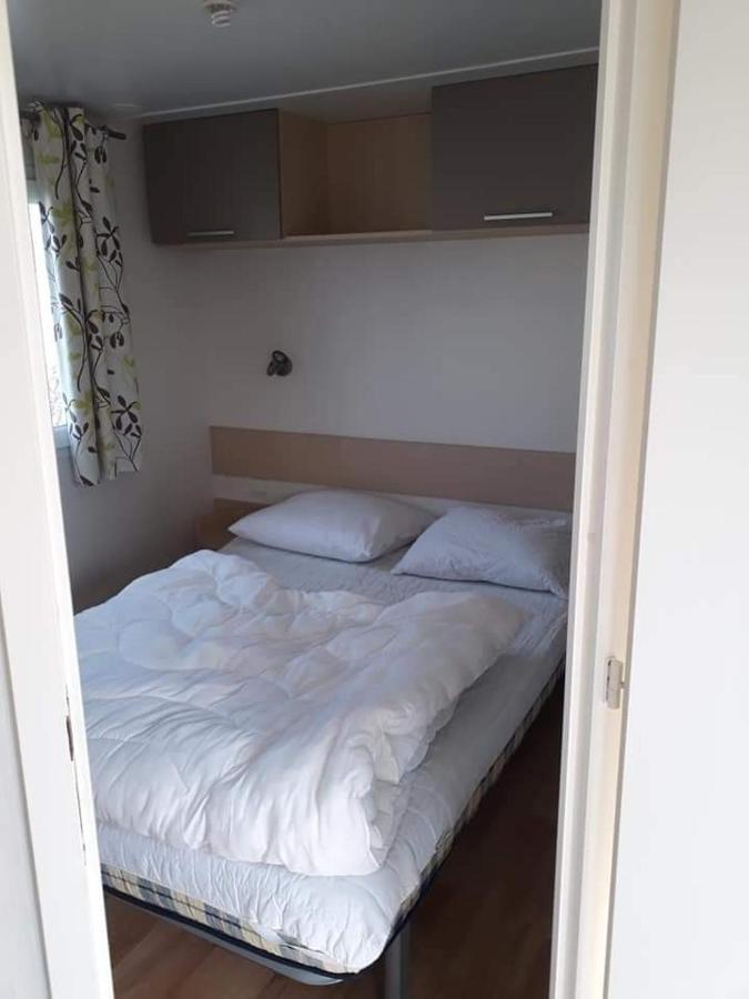 Luxueuze Stacaravan In Bredene Met Eigen Terras En Tuintje エクステリア 写真