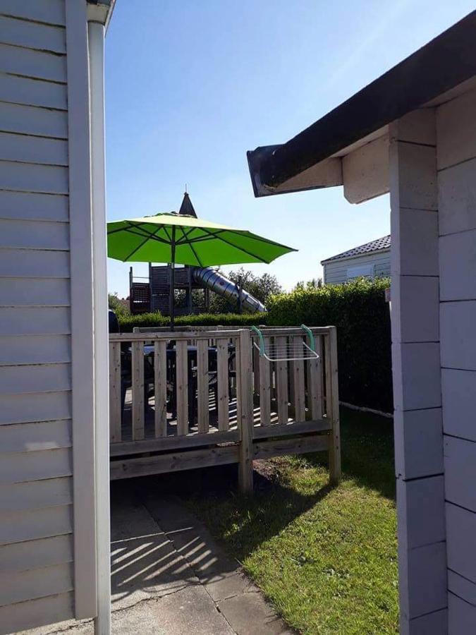 Luxueuze Stacaravan In Bredene Met Eigen Terras En Tuintje エクステリア 写真